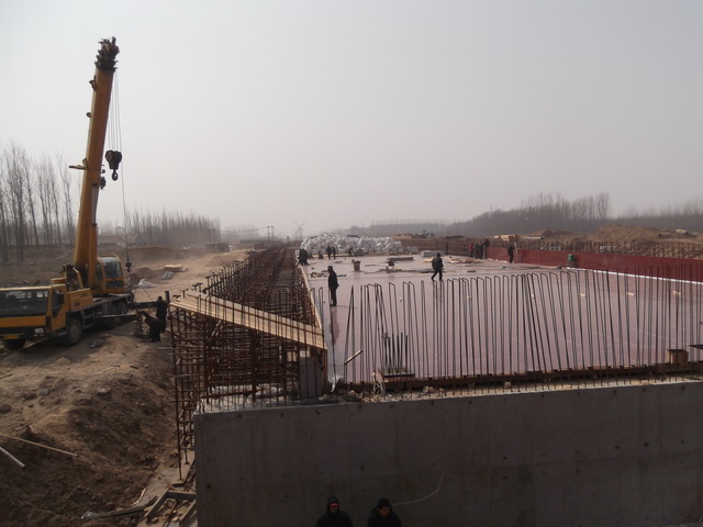 简讯：杨庄沟桥现浇梁施工