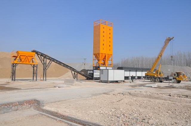 简讯:总公司新购置的镇海700型稳定土拌合站于4月5日投入运行